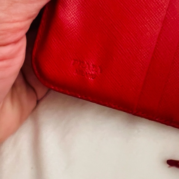 Authentic Prada Wallet * All Offers Welcome - Picture 4 of 5
